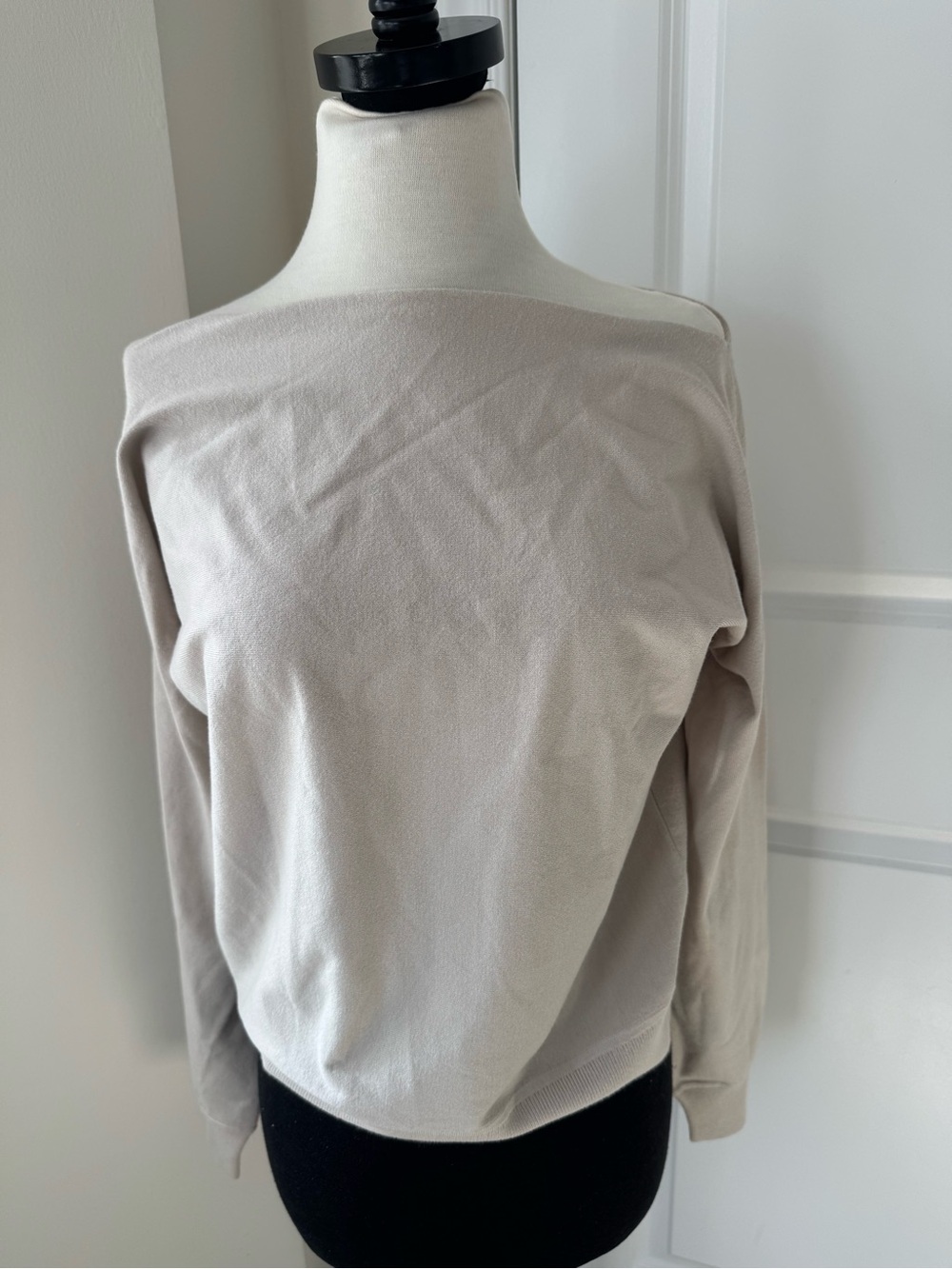Aritzia Inspiration Babaton  Off-Shoulder Sweatshirt in Light Beige nwt xs